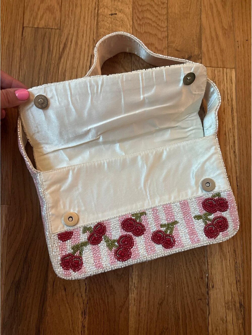 Viral beaded cherry bag - Picture 2 of 8